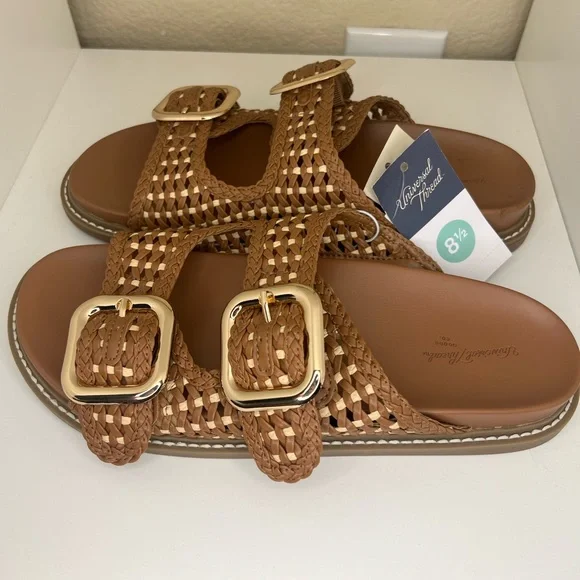 Universal Thread Collin Sandals 8.5 - Picture 2 of 5